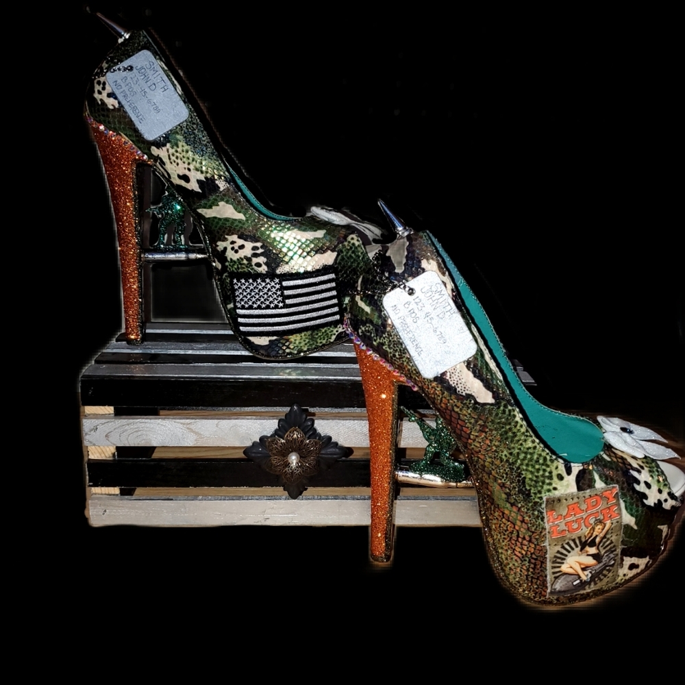 Custom designed "Military Pinup" heels - Picture 2 of 6